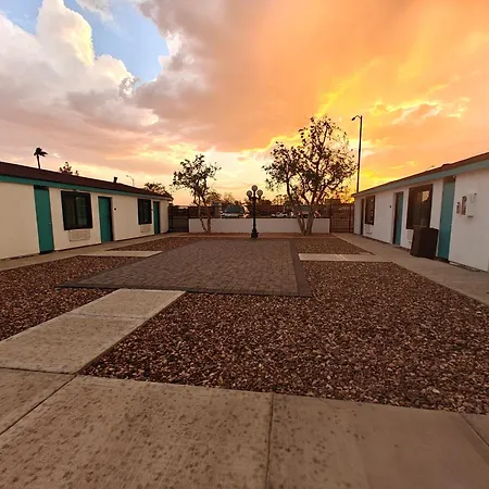 Casa Blanca Inn&Suites