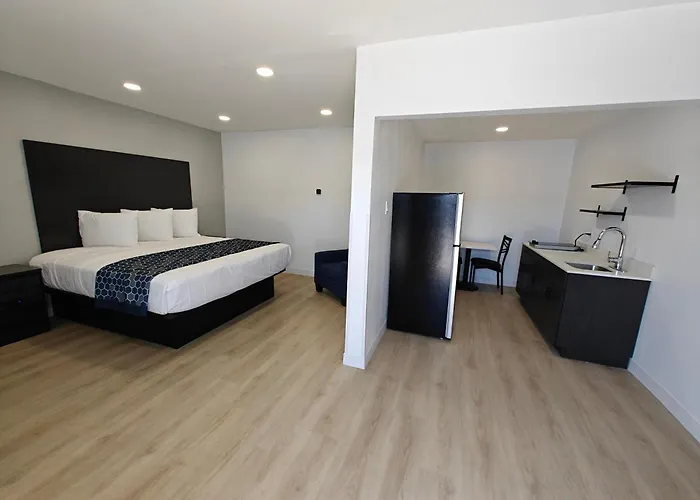 Casa Blanca Inn&suites Hotel