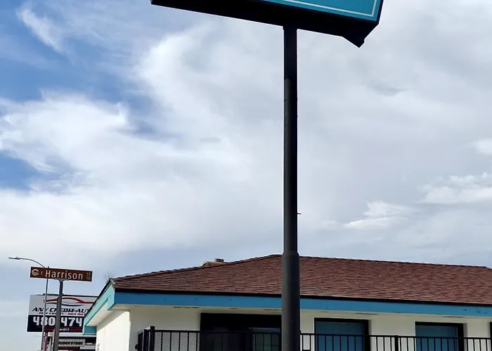 Casa Blanca Inn&suites